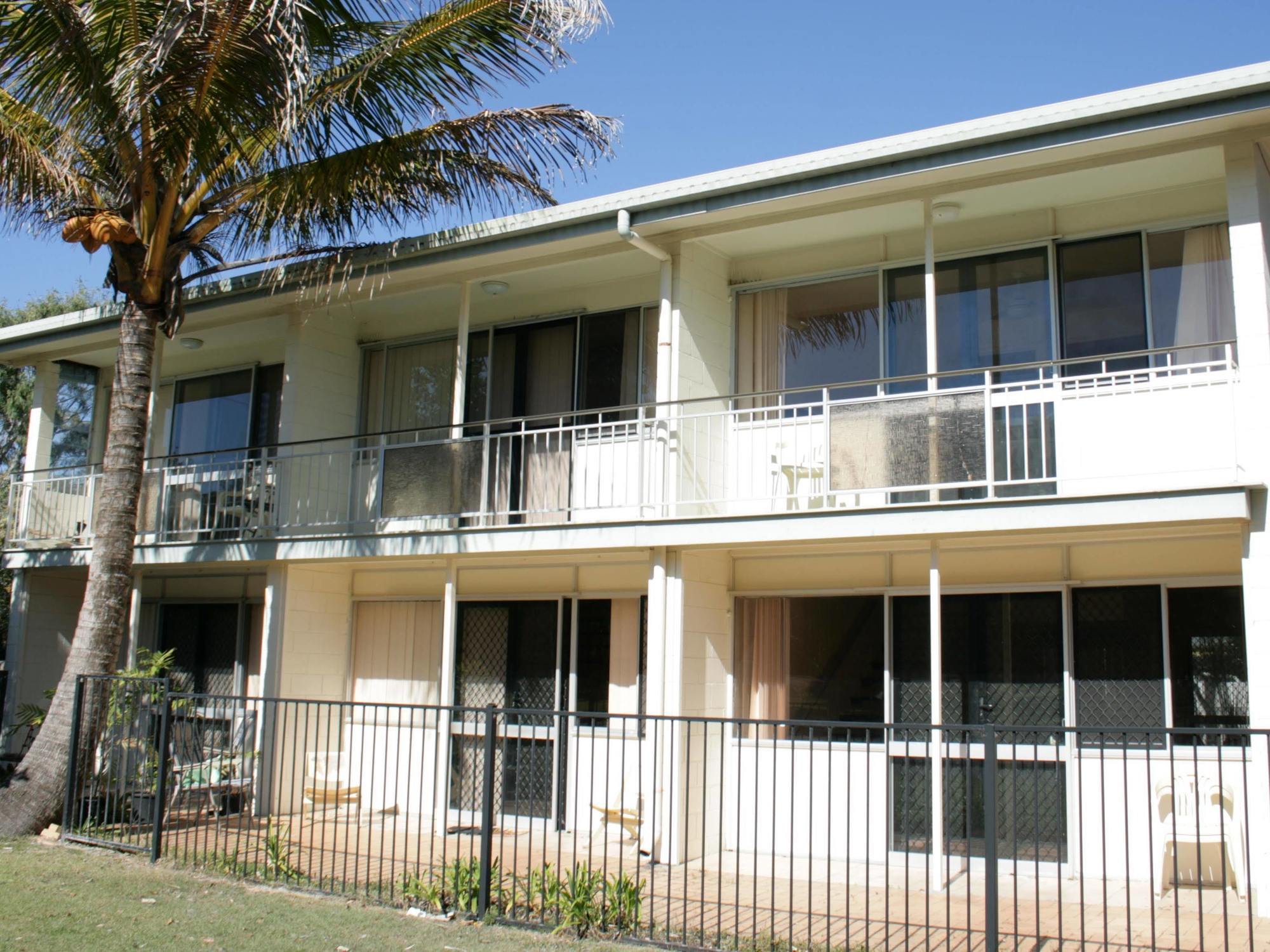 Pippies Beachhouse Backpackers 레인보우비치 외부 사진